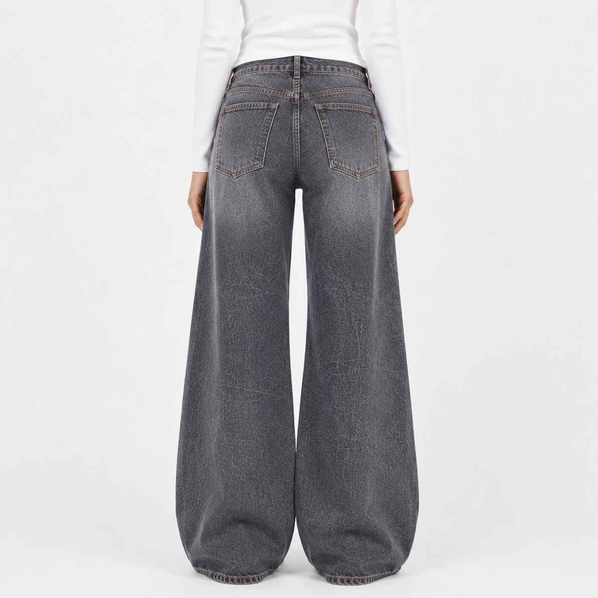 Low-Rise Wide-Leg Jeans in Gray Wash